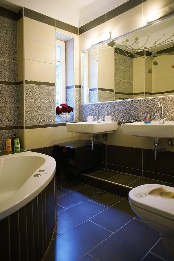 Lovely Apartm.near Airport Apartment *